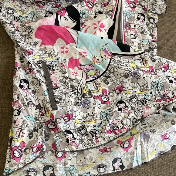 💰3 items for $25 🏷 Tokidoki by Koi Surfer multi print Kiki Scrub Top sz S - Picture 11 of 16